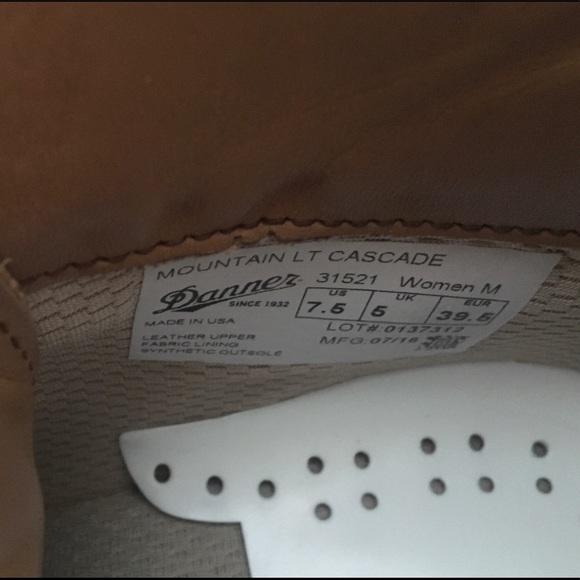 Danner Mtn Light Cascade (7.5 W) (Pending Sale) - Picture 8 of 8